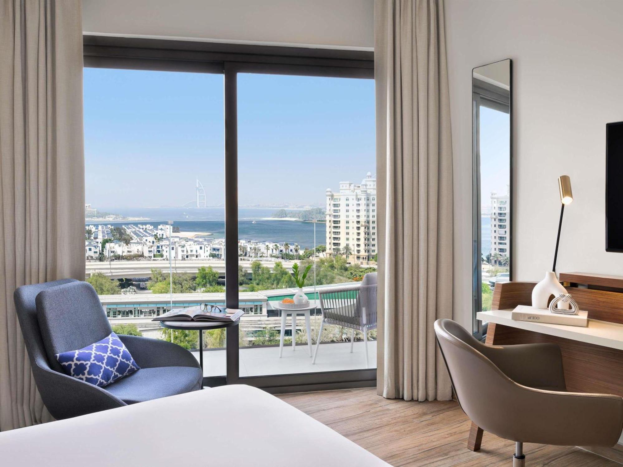 One Bedroom Balcony & Private Beach Access